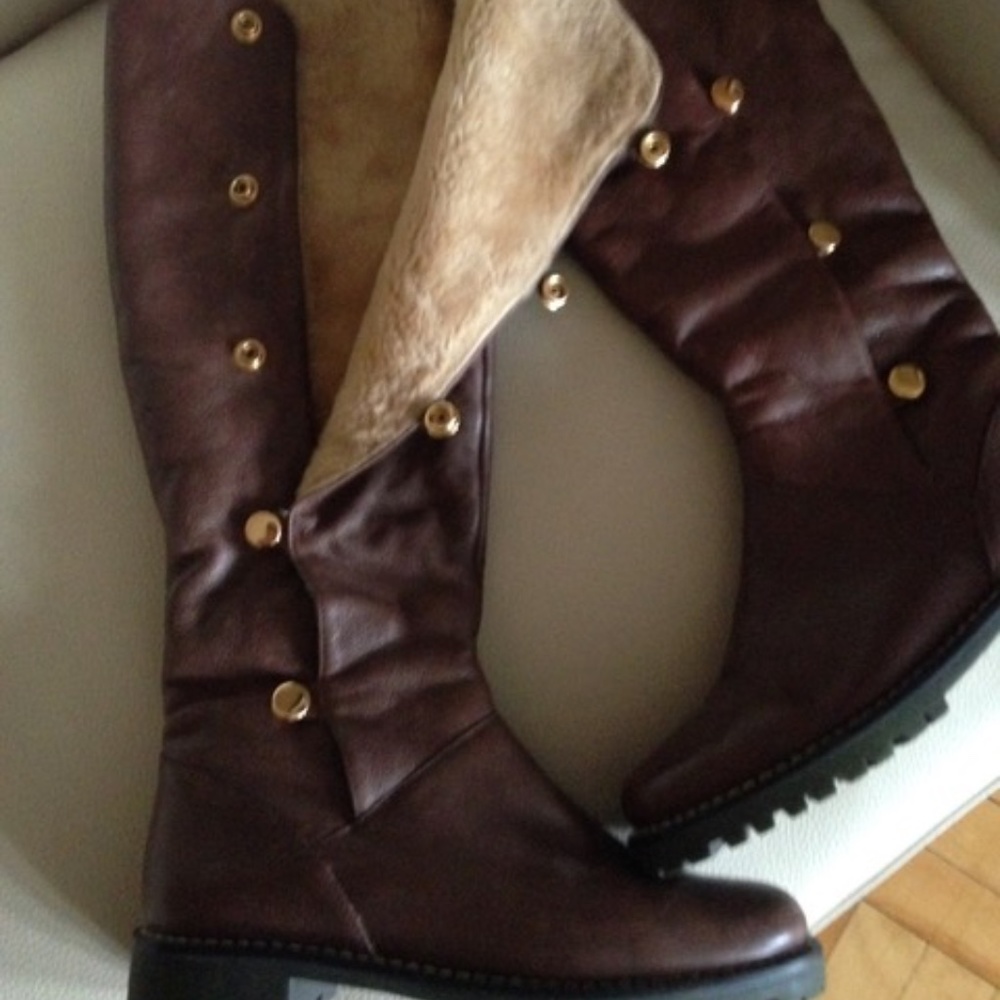 Knee-High Michael Kors soft brown leather boot with Sherpa lining